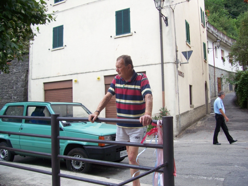  Image name: Persone023.jpg 
 width: 800 pixel 
 height: 601 pixel 
 Size: 380423 bytes 
 Click to enlarge 